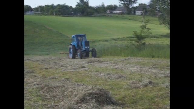 ГВР - 630. Трактор МТЗ- 52 сгребаем сено в валки самодельными граблями. смотреть онлайн