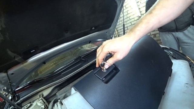 Camry 50 (55). Замена личинки перчаточного ящика (бардачка). смотреть онлайн