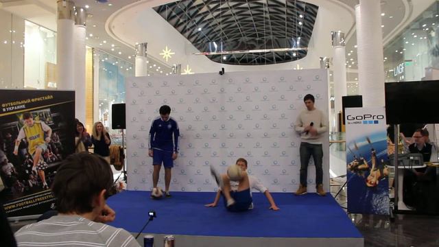 Чемпионат Украины по футбольному фристайлу «USE 2013» 22.12.2013. Этюд 18 смотреть онлайн