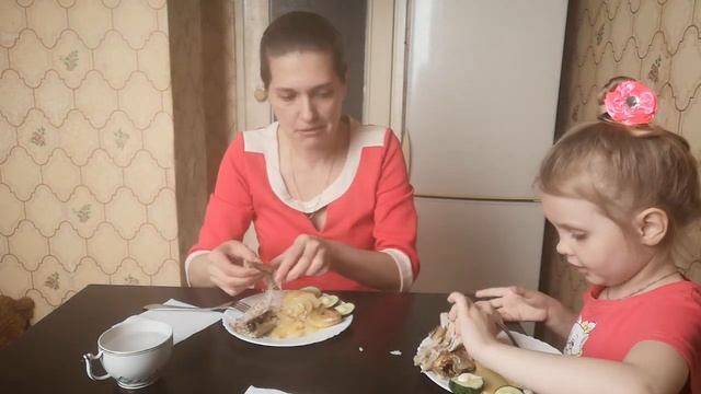 Приготовили диетический обед//Рыба с картофелем в духовке//Планируем летний отдых. смотреть онлайн