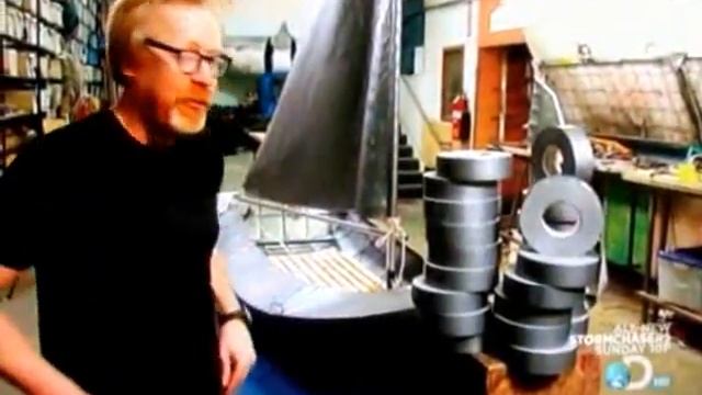 Самодельная лодка из скотча от Mythbusters!