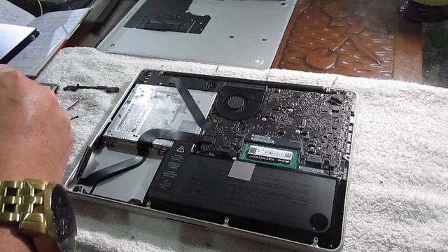 Upgrade MacBook Pro 2012 High Sierra Ganti HDD ke SSD & Migrasi Data смотреть онлайн