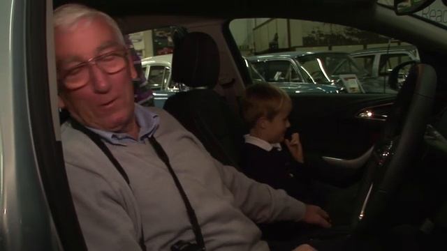 Vauxhall Astra customer review - What Car? смотреть онлайн