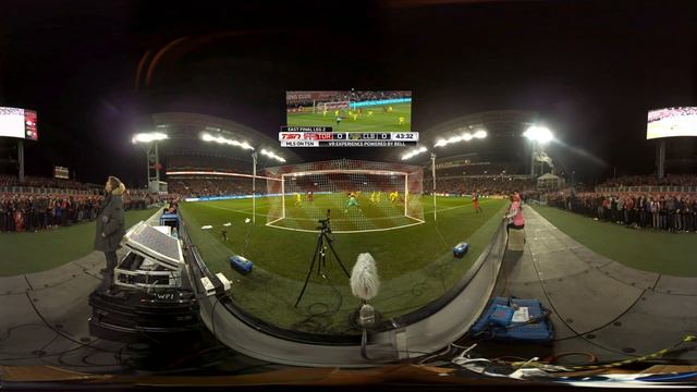 Bell VR Experience: Scramble in Front of the Net смотреть онлайн