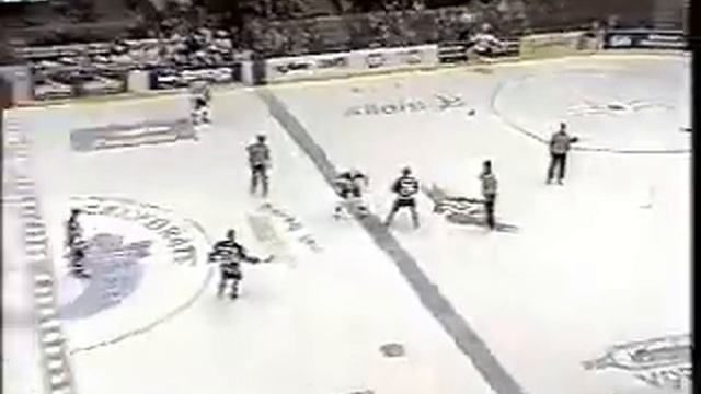 Brandon Sugden vs Nathan Perrott 10/21/04 смотреть онлайн