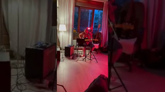 Блюз Чиж Бас она не вышла смотреть онлайн