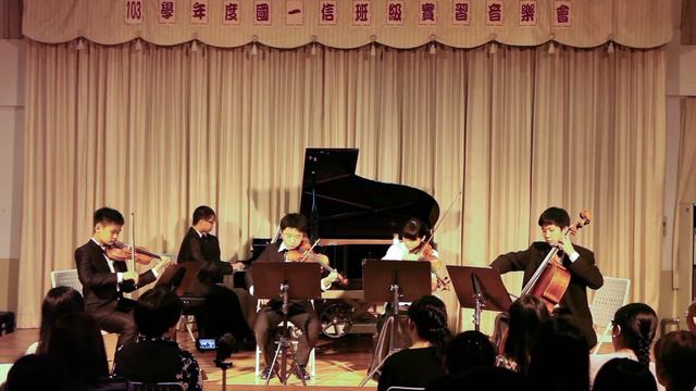 鋼琴五重奏 Quinitett KV 452 Mov III смотреть онлайн