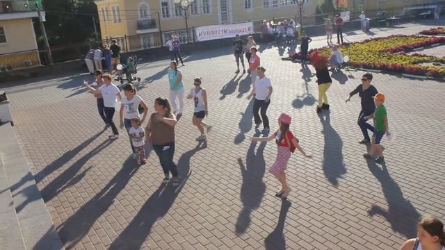 Танцевальный флешмоб в Старом Осколе смотреть онлайн