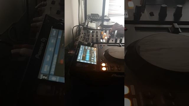 Pioneer Djm-450 & XDJ-700 Mixed by Sundo 2017 смотреть онлайн