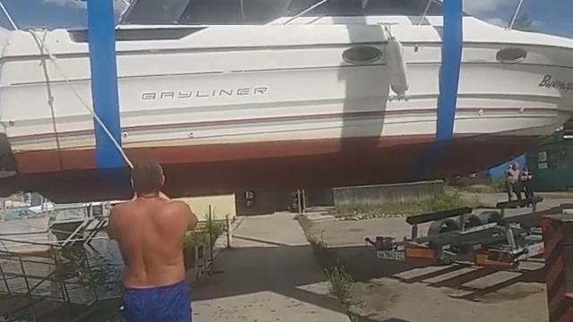 погрузка яхты Виктория автокраном КАТО 20т смотреть онлайн