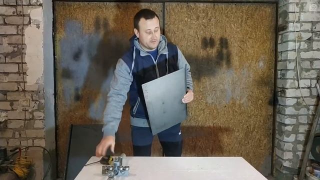 Делаем зацепной замок на листе фальцевой кровли смотреть онлайн