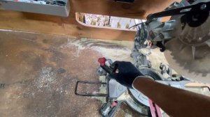 Торцовочная пила Зубр ЗПТ-255-1800