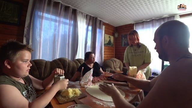 VLOG! Решили себя немного побаловать?/Готовим пиццу и капустный пирог на даче?/Всей семьёй на даче!