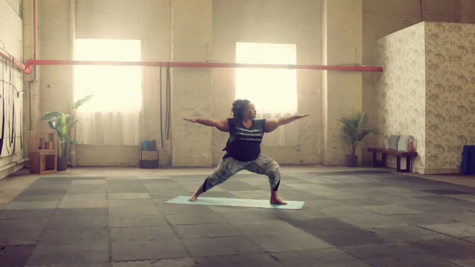 Кто сказал, что полные девушки не могут заниматься йогой?! смотреть онлайн