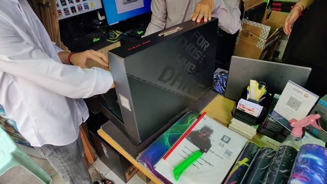 ASUS ROG SCAR 17 2022 G733ZM Unboxing ថ្មី 1999$ ធានា ២ឆ្នាំពី Asus смотреть онлайн