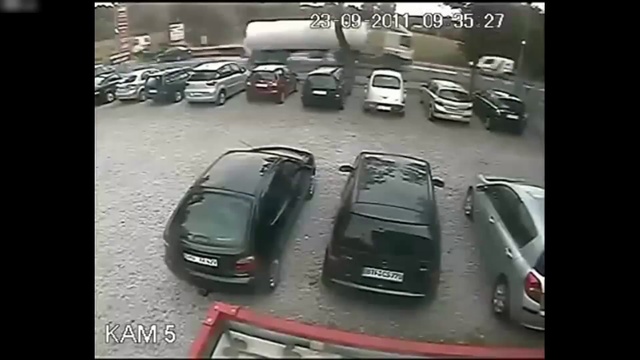 Грузовик идёт на таран смотреть онлайн