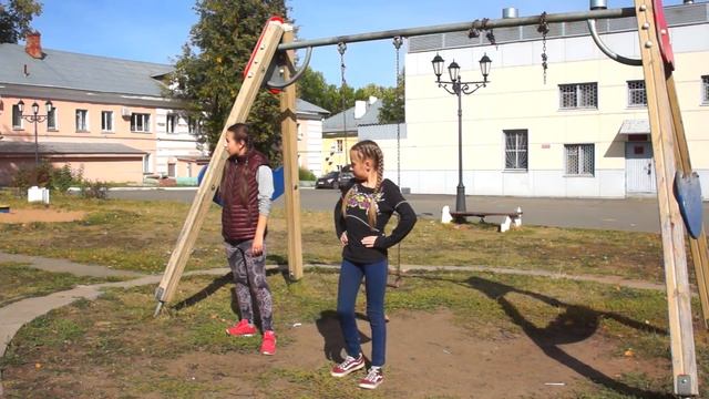 Все хотели покачаться на этой качели... кому она досталась... смотреть онлайн