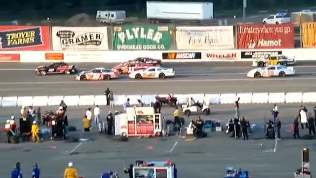 USAR Hooters Pro Cup Lake Erie Speedway 7/28/07 смотреть онлайн