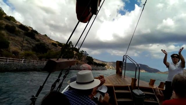 Морская экскурсия на остров Спиналонга, Крит. Часть 1 смотреть онлайн