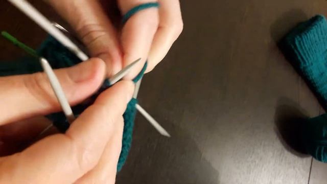 Варежки спицами 