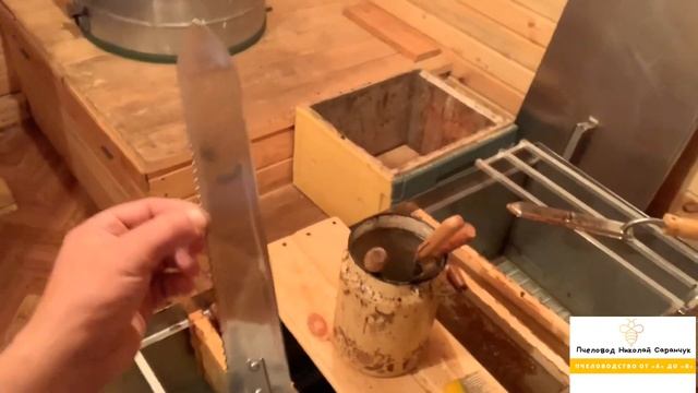 ОТКАЧИВАЕМ МЁД БЕЗ НАПАДОВ ПЧЁЛ смотреть онлайн