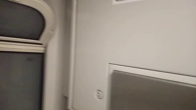 Как выглядит туалет в поезде ночью? (очень интересно) смотреть онлайн