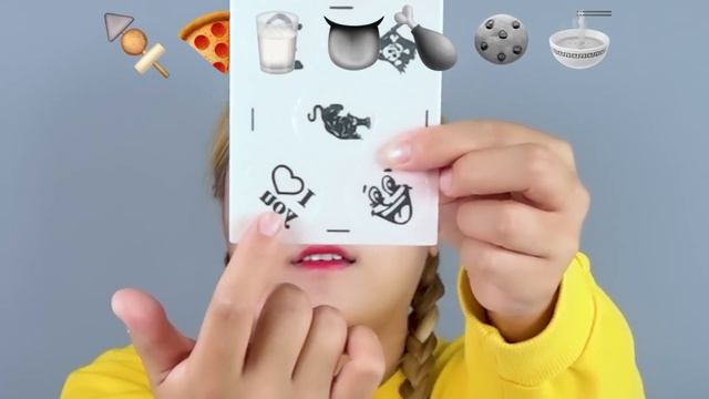 ASMR Eating Emoji Foods Challenge Mukbang 틱톡 이모티콘 먹방🍭🍫🍦🍔🍓 Different Eating Sounds Tiktok | HIU 하이유