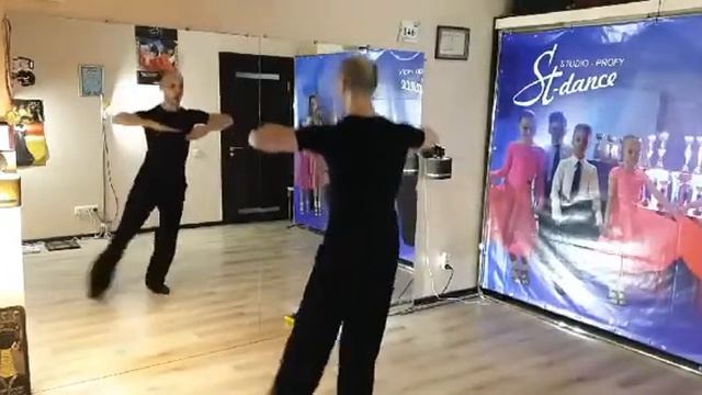 Онлайн-тренировка (24.04.20). Спортивная группа. Квикстеп (стационарные фигуры,прыжки) смотреть онлайн