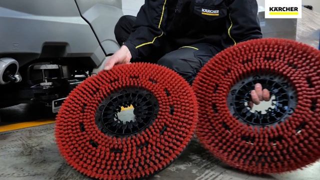 Как заменить дисковую щетку на поломоечной машине B150? смотреть онлайн