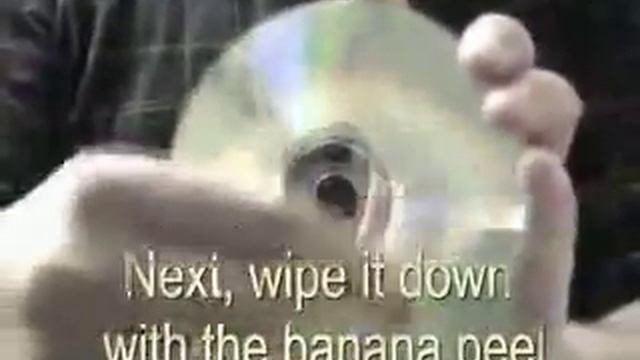 Как очистить испорченный диск с помощью банана! смотреть онлайн