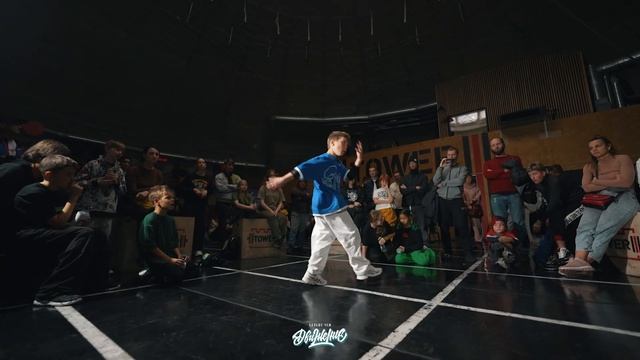 Simon vs Dem | TOP 8 | BREAKING до 10 лет | ДВИЖЕНИЕ Battle смотреть онлайн