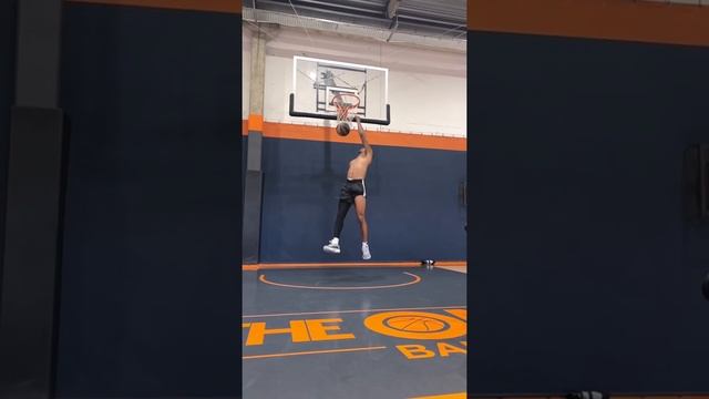 J Rich Vertical Dunk Slow Mo смотреть онлайн