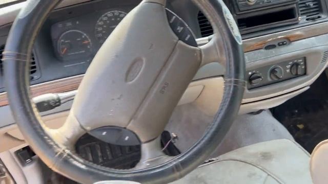 1996 Ford Crown Victoria 4 Door Sedan VN7363 Lot#71 смотреть онлайн