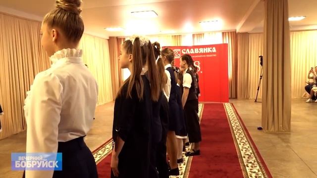 Школьная форма для уроков и акробатики смотреть онлайн