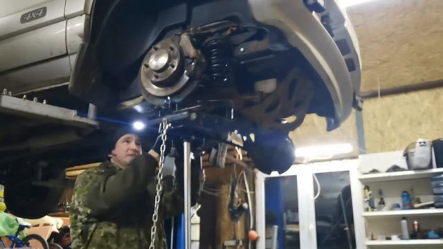 Установка на время. Установка новых передних пружин Kyb k-flex на Шевроле Нива Фам1 Fam1 21236 смотреть онлайн
