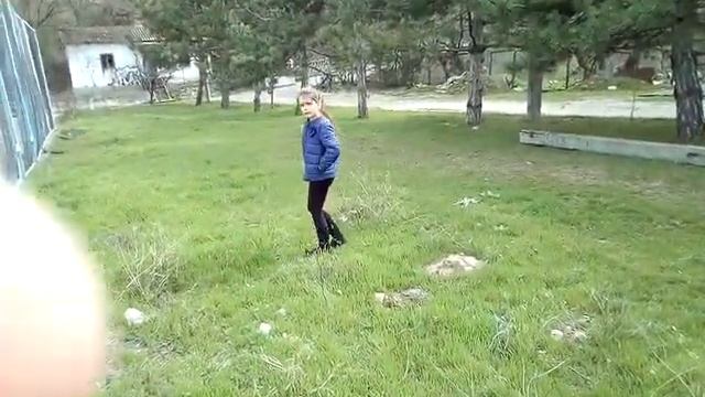 Пока папа ловит рыбу,Кристину ловят на игровой площадке! смотреть онлайн