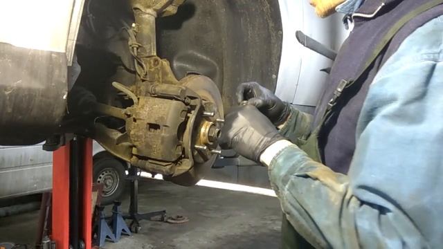 Как снять коробку с Chevrolet Evanda , снятие коробки, КПП на СТО смотреть онлайн