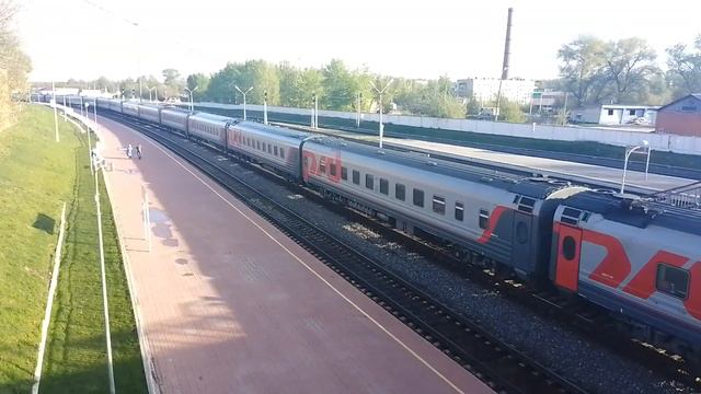 "Узловая! " ТЭП70БС-123 с Пассажирским поездом Кисловодск-СПБ прибывающий на станцию Узловая-1. смотреть онлайн