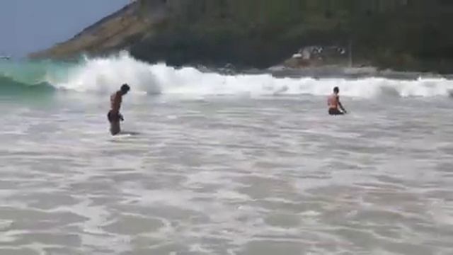 Най Харн Пхукет. Большие волны, обратное течение