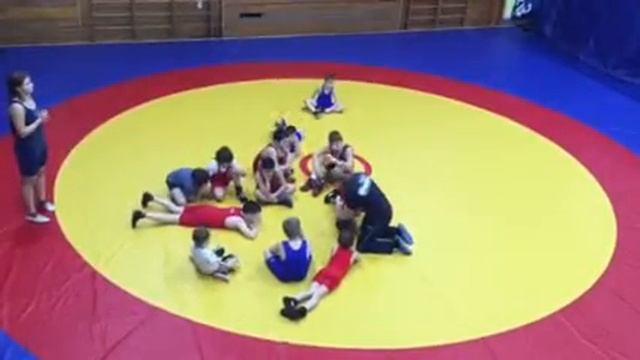 Вольная борьба - Тренировка в спортивной школе смотреть онлайн