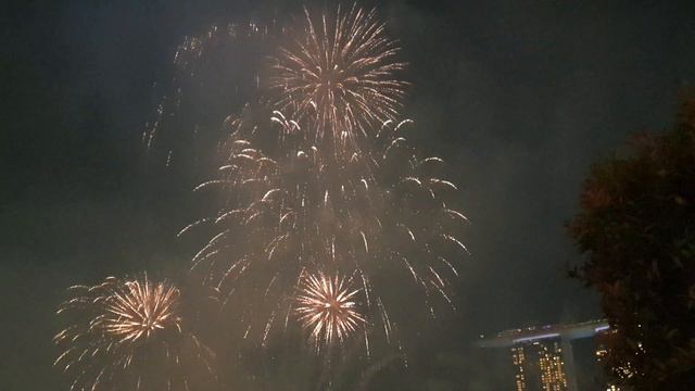 Вы хочете феерверков? Их есть у меня! смотреть онлайн