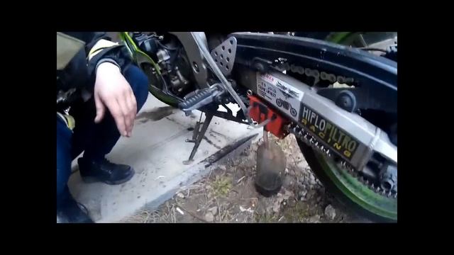 Смазка цепи Kawasaki. Гаражная мото жизнь +18 смотреть онлайн