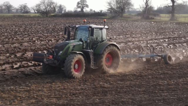 4k Fendt 724 Vario Ploughing With A Lemken Six Furrow Reversible Plough In Blaxhall