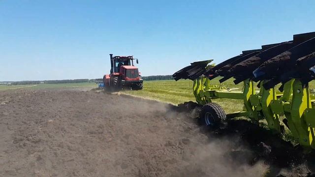 Оборотные плуги Волгаагромаш ПОМ-6+1+1 и Алмаз ППО-(8+1)-35 в работе смотреть онлайн