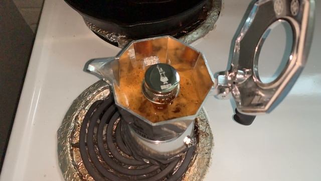 Bialetti Brikka crema in slo-mo смотреть онлайн