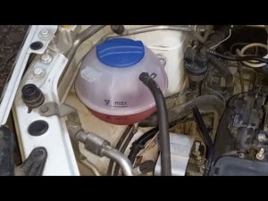 Расширительный бачок Фольксваген Гольф 3 на Лада Веста