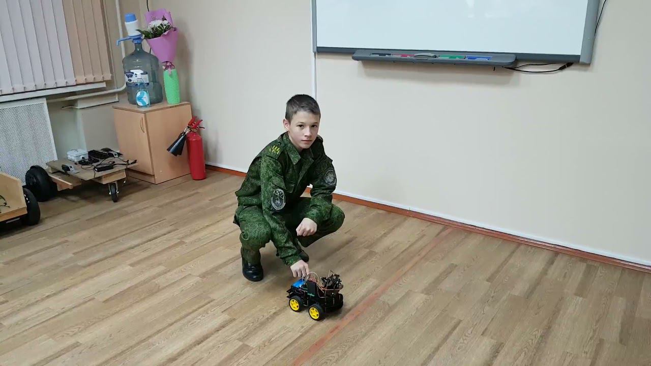 Экзамен, робот сам выезжает из класса смотреть онлайн