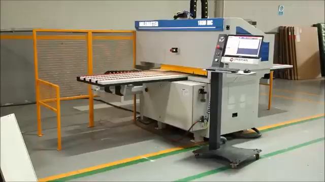 Автоматический сверлильно присадочный станок с ЧПУ смотреть онлайн