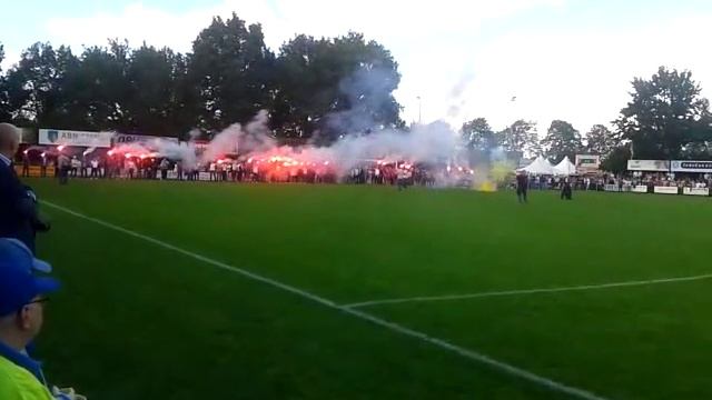 NAC-fans en spelers eren overleden supporter vak G смотреть онлайн