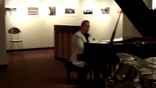 Brian Holland and Danny Coots play "Grandma's Medley" at the Radius смотреть онлайн